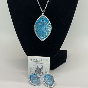 NWT Hannah Accents Blue and Silver Toned Pendant Necklace and Earring Set